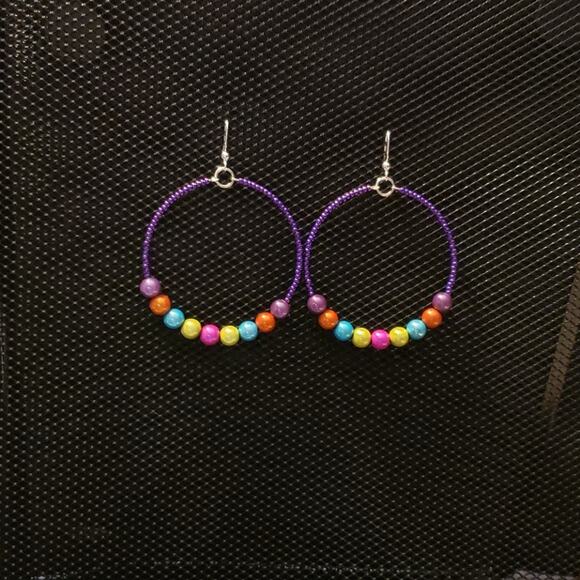 Rainbow beaded hoop earrings - Picture 2 of 7